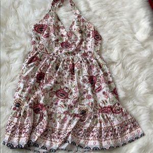 Cute mini sundress. V-neck with open back